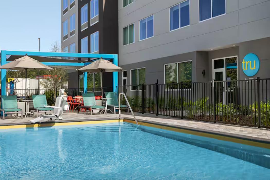 tru by hilton jacksonville west i 295