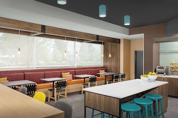 tru by hilton jacksonville west i 295