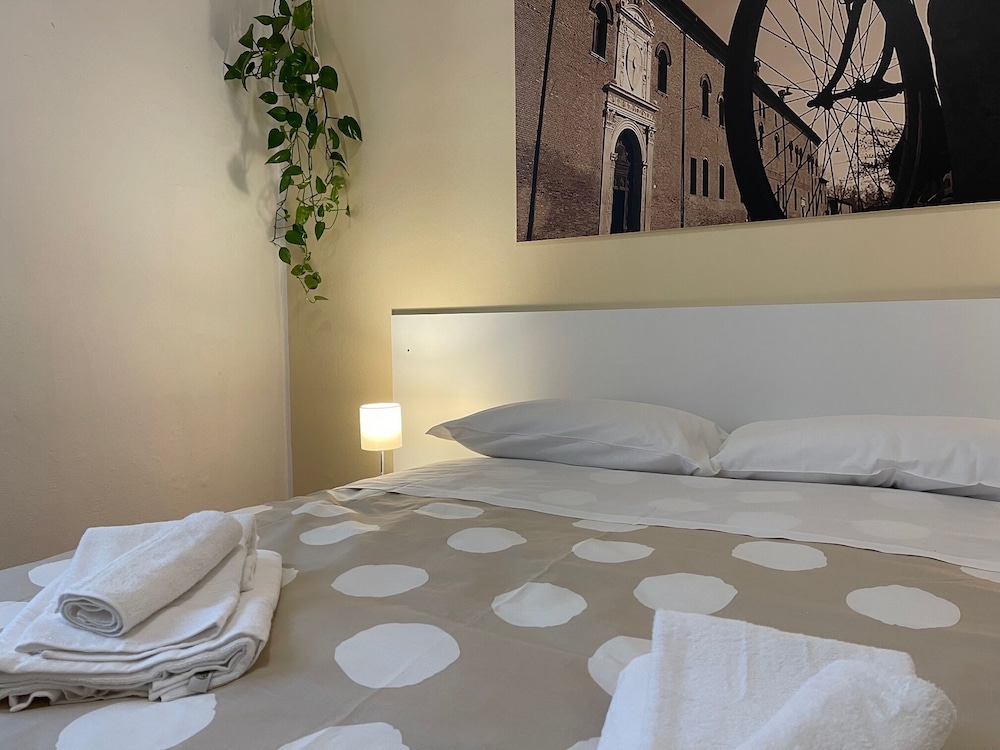 downtown ferrara low cost rooms