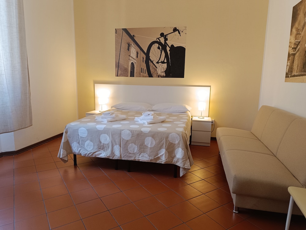downtown ferrara low cost rooms