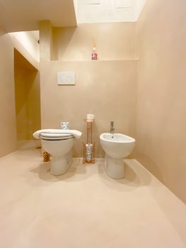 ororosa lucca city center apartment