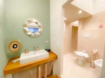 ororosa lucca city center apartment