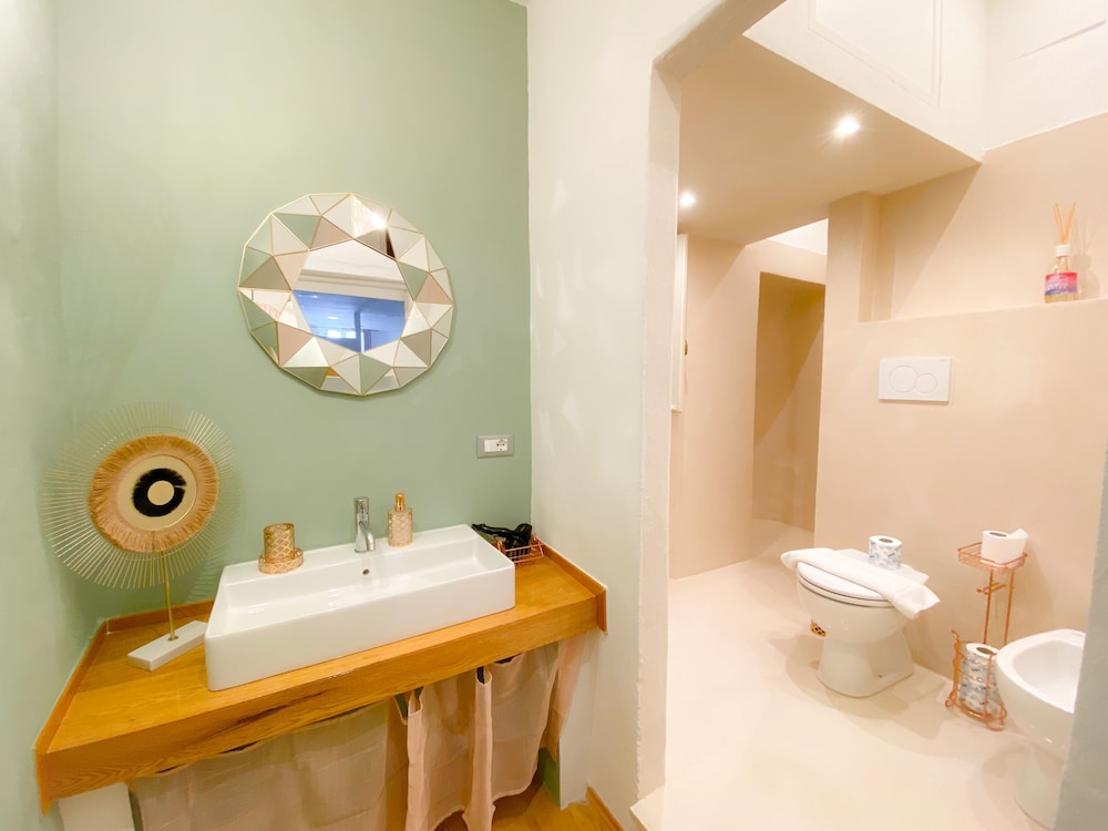 ororosa lucca city center apartment