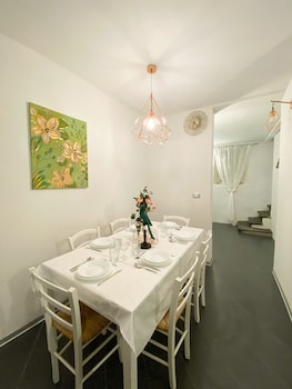 ororosa lucca city center apartment