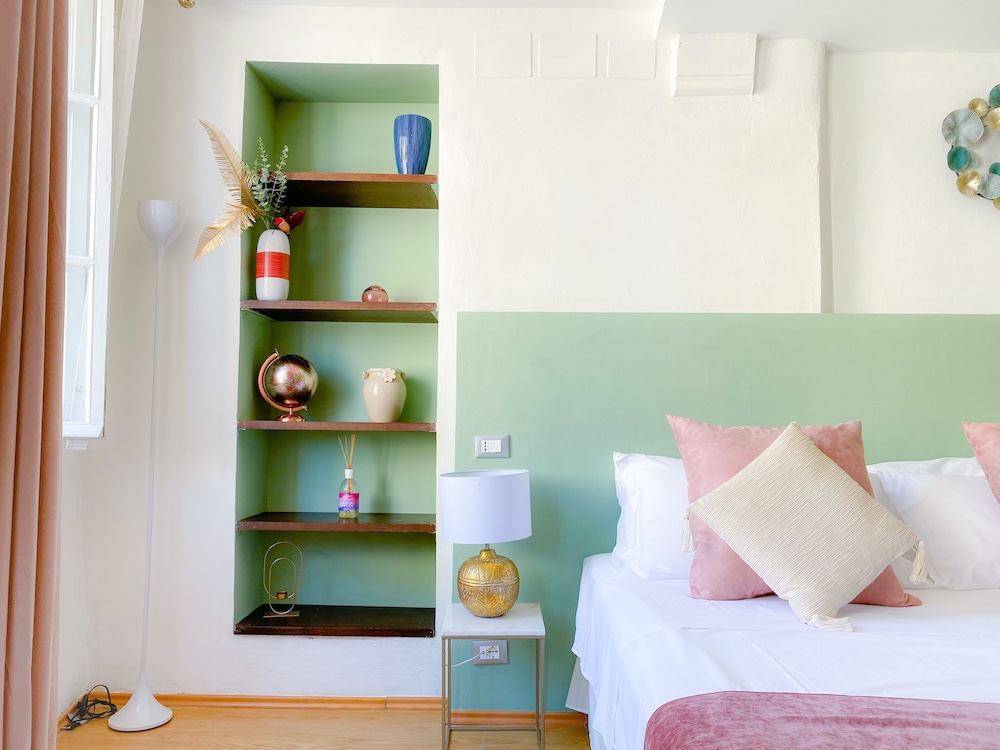ororosa lucca city center apartment