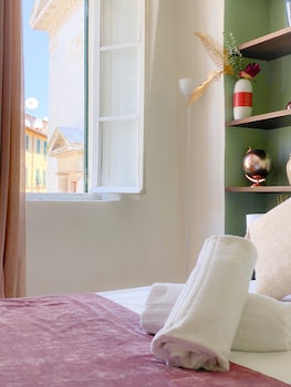 ororosa lucca city center apartment
