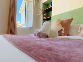 ororosa lucca city center apartment
