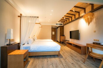 h resort the coral cliff