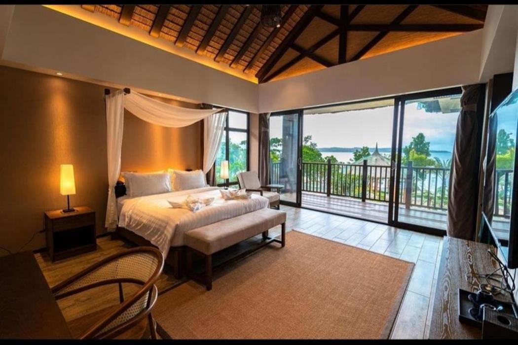 h resort the coral cliff