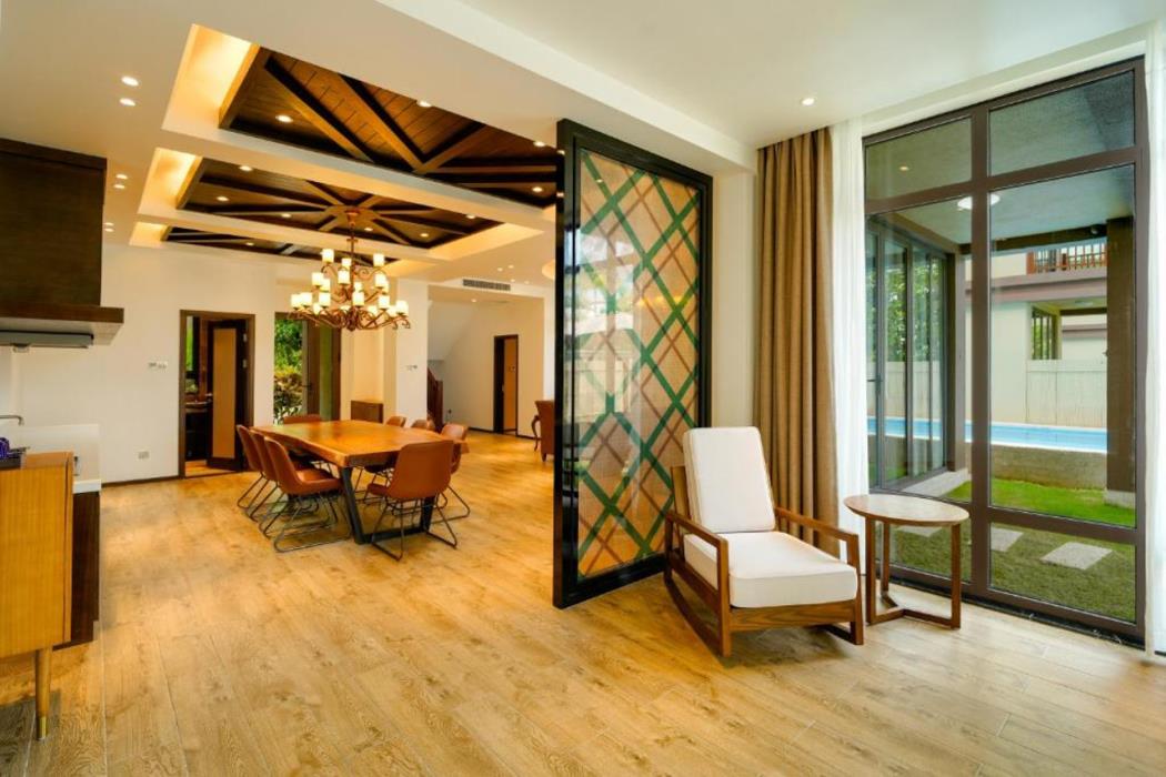 h resort the coral cliff