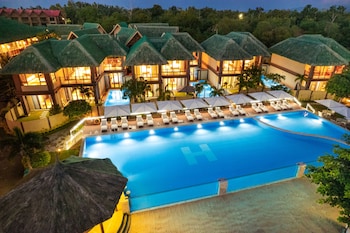 h resort the coral cliff