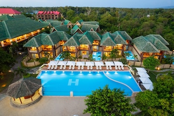h resort the coral cliff