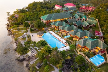 h resort the coral cliff