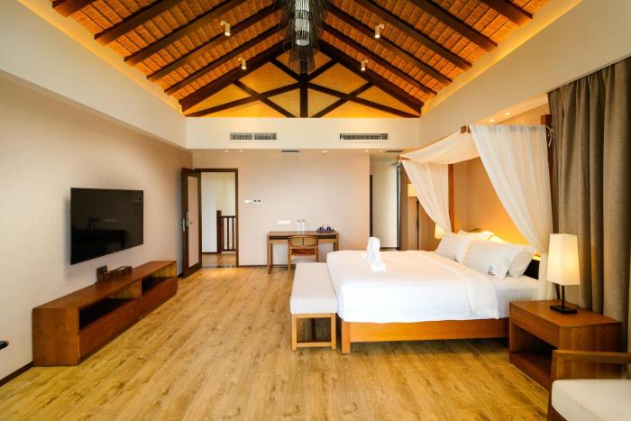 h resort the coral cliff