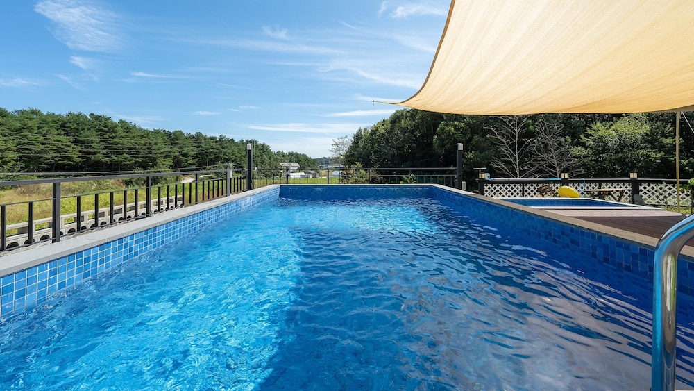 gangneung whiten pension