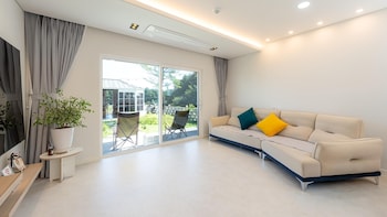 gangneung whiten pension