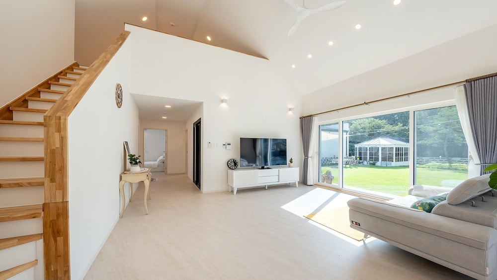 gangneung whiten pension