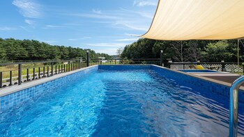 gangneung whiten pension