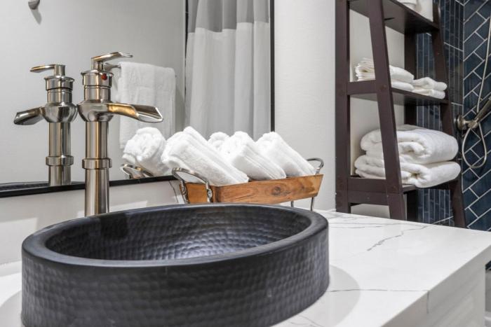 wonderful getaway in east houston