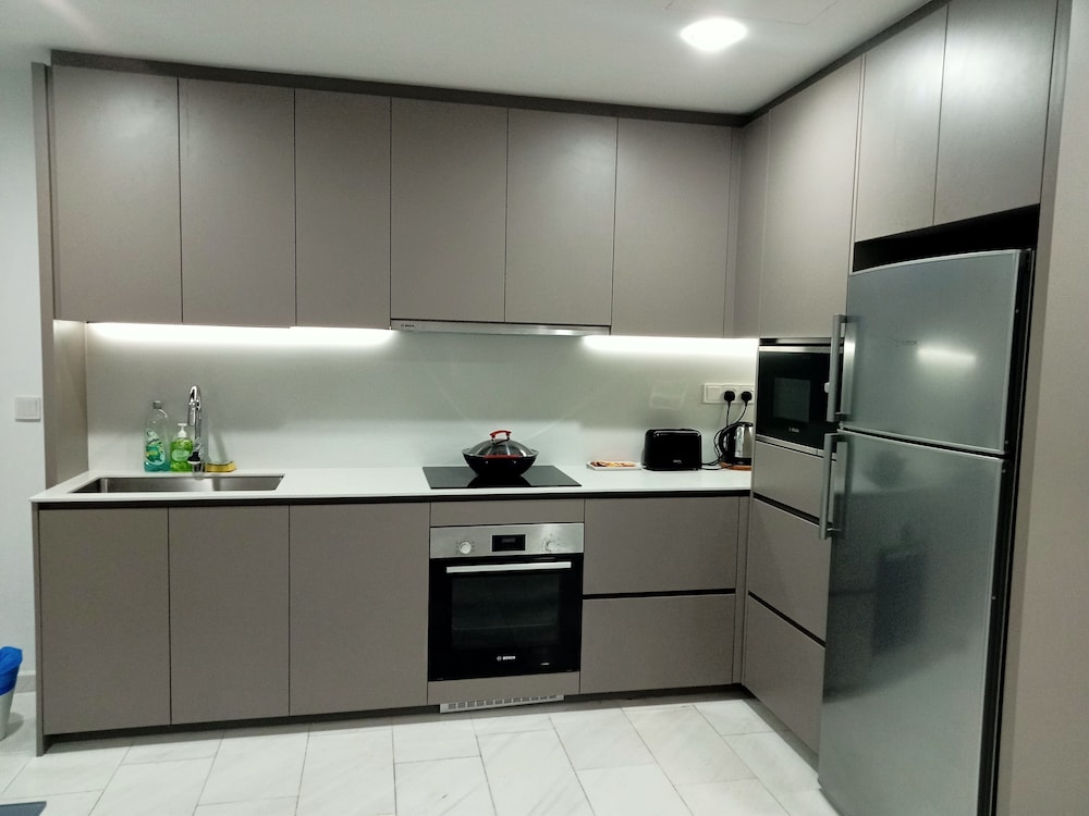 eaton residences klcc by luna