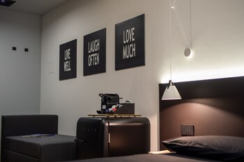 contemporaneamente 147