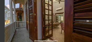 luxury large apartment with colonial balcony