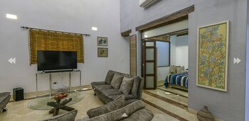 luxury large apartment with colonial balcony