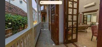 luxury large apartment with colonial balcony