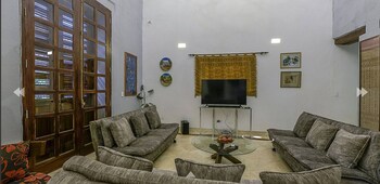 luxury large apartment with colonial balcony