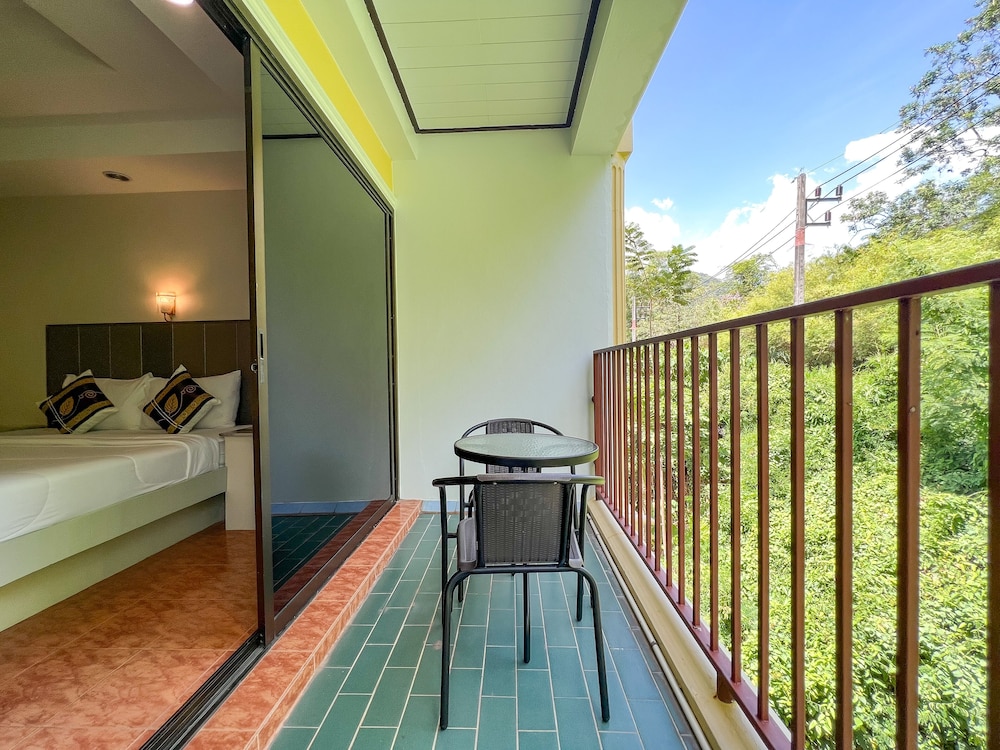 tris miracle kata beach side