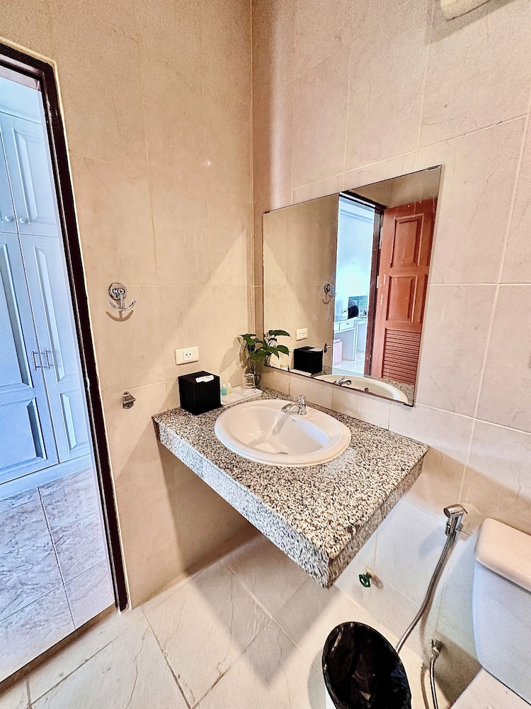 tris miracle kata beach side