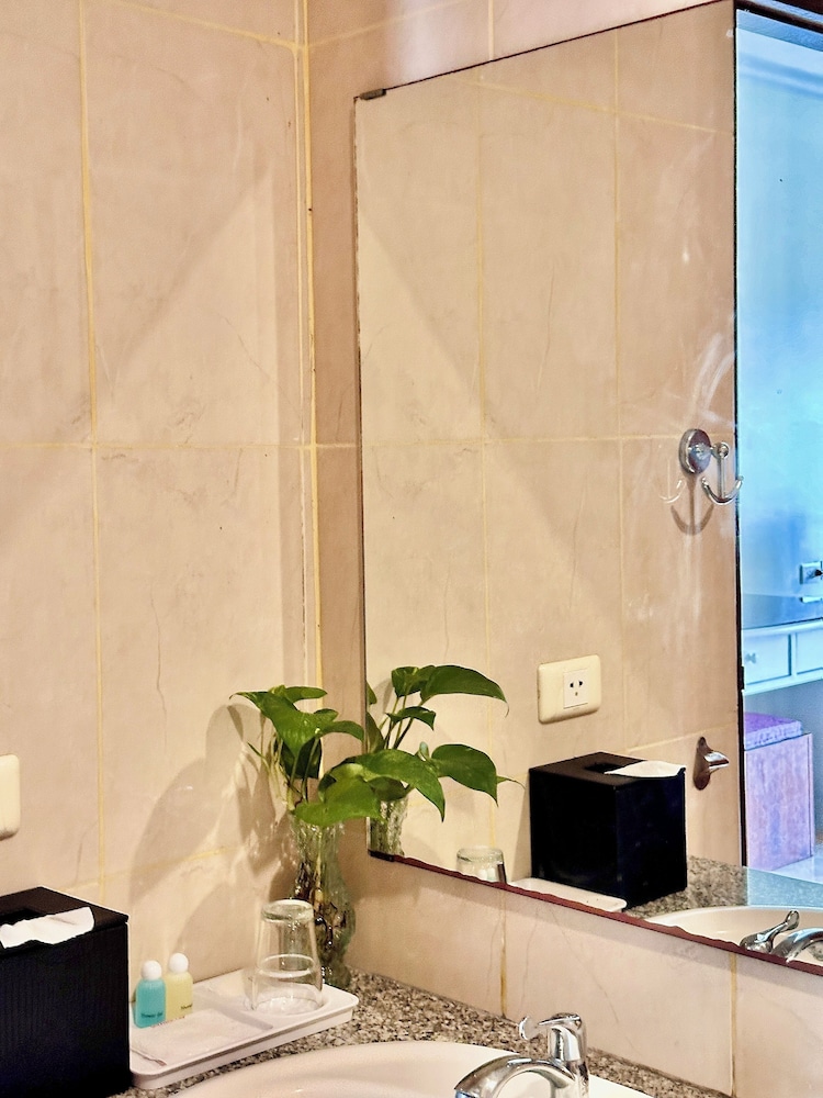 tris miracle kata beach side