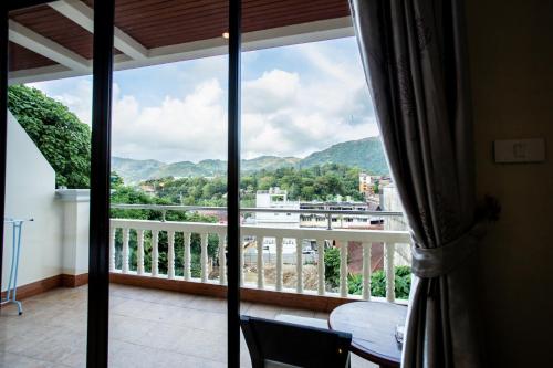 tris miracle kata beach side