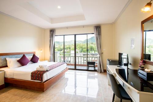 tris miracle kata beach side