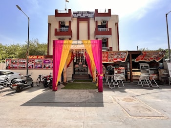 Hotel Grand Highway,India>>Faridabad,2 star