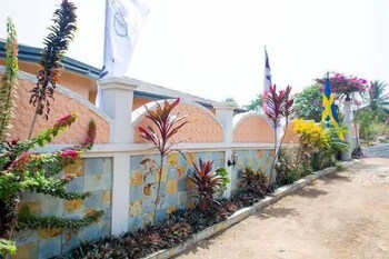 nana adus guesthouse