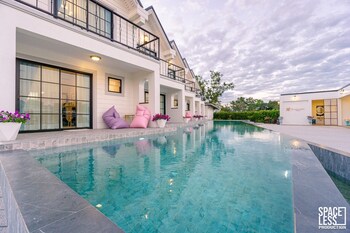 the autumn creek chiangrai