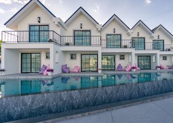 the autumn creek chiangrai