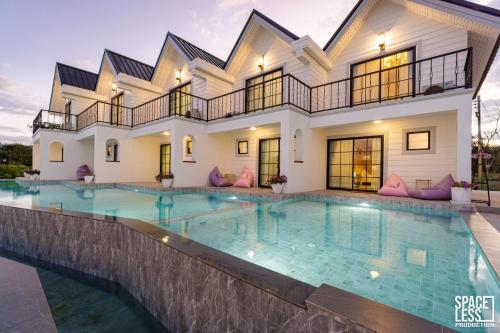 the autumn creek chiangrai