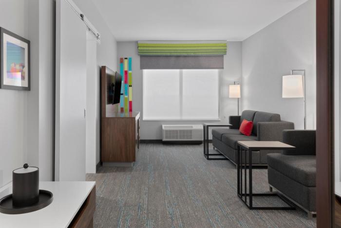 hampton inn saline