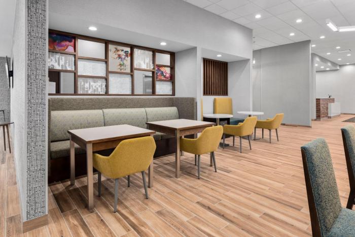 hampton inn saline