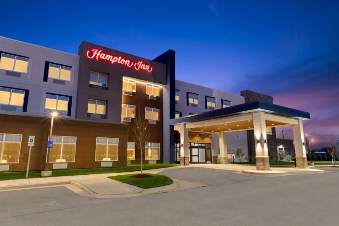 hampton inn saline