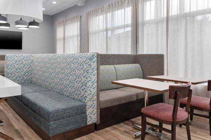 hampton inn saline