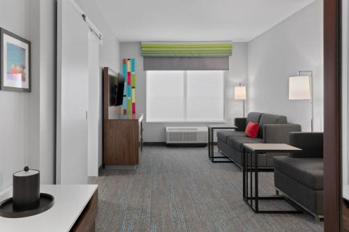 hampton inn saline