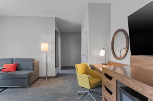 hampton inn saline