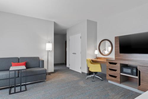 hampton inn saline