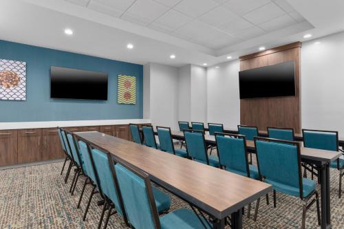 hampton inn saline