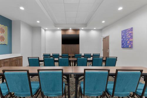 hampton inn saline