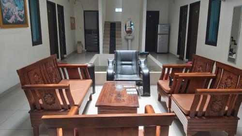 oyo 93206 penginapan budi syariah