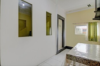 oyo 93206 penginapan budi syariah
